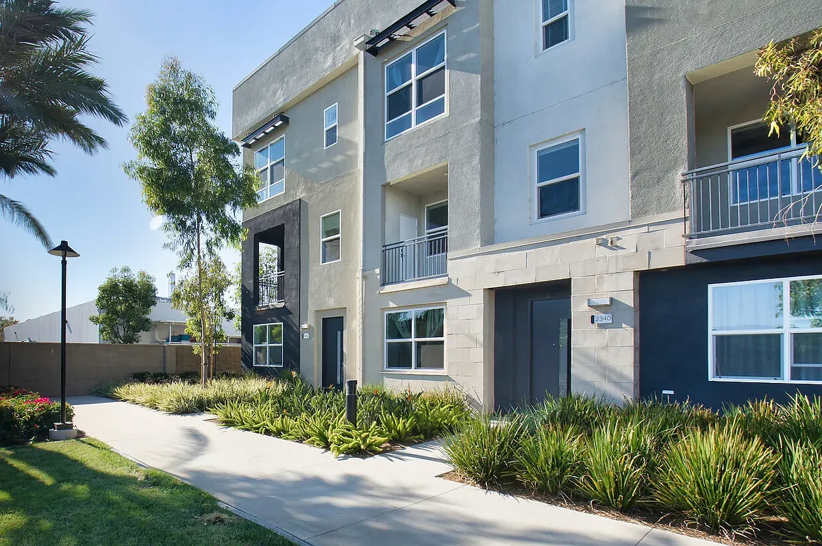 4 bed, 3.5 bath, $1,333 — Photo 1