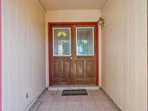 5th image of 4805 Maureen Cir