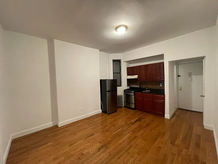 710 9th Ave #2D — Photo 1