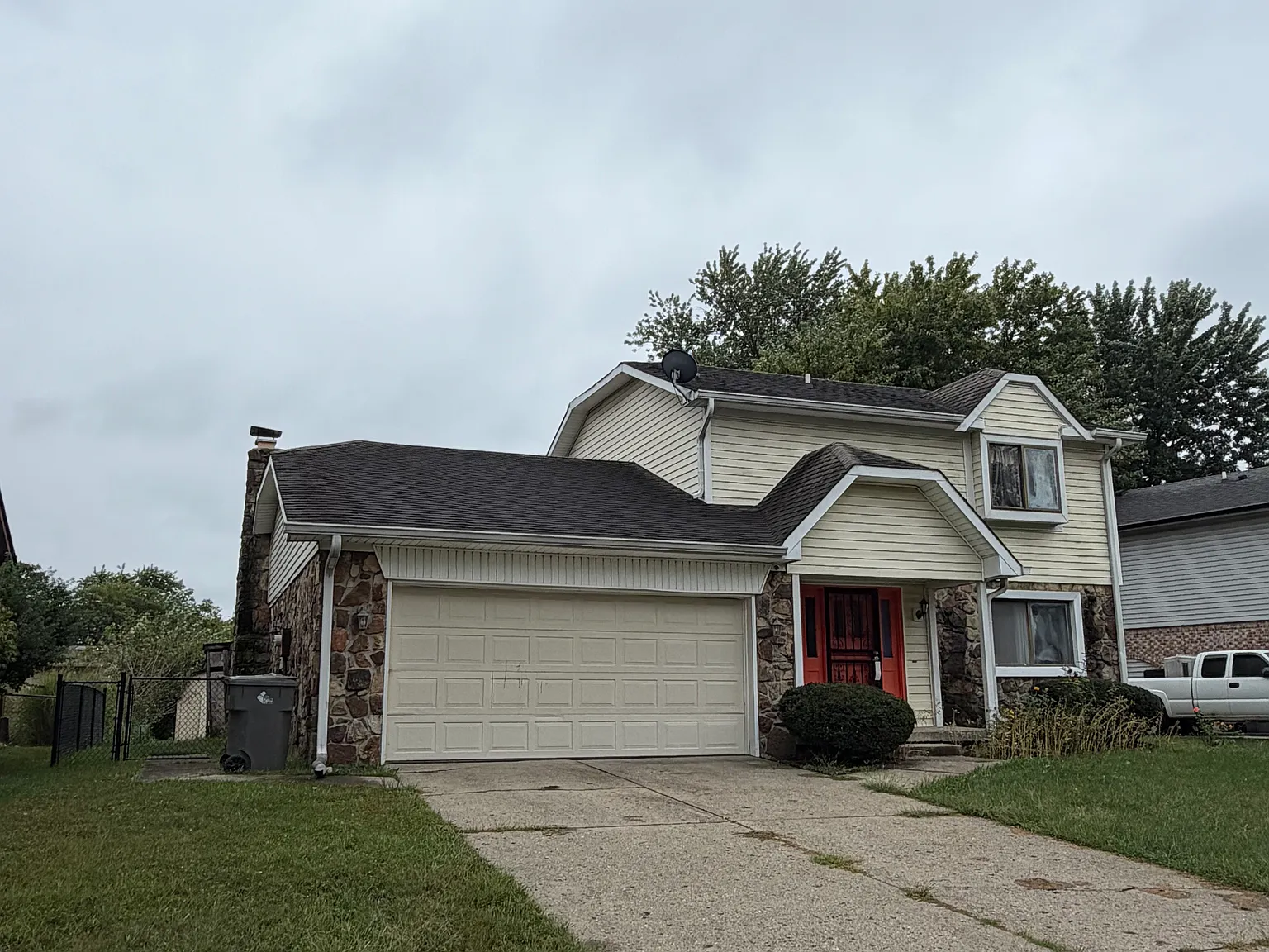 3 bed, 2.5 bath, 1795 sqft, $1,700 — Photo 2