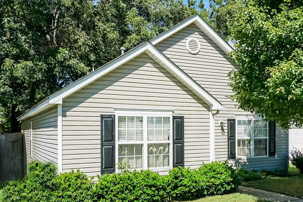 3 bed, 2.0 bath, 1210 sqft, $2,450 — Photo 1