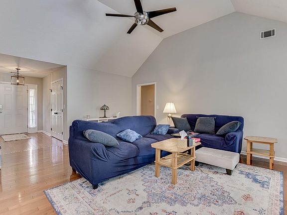 4th image of 482 Saint Julian Place