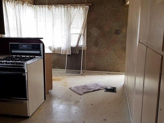 3rd image of 1222 Woodward Ave