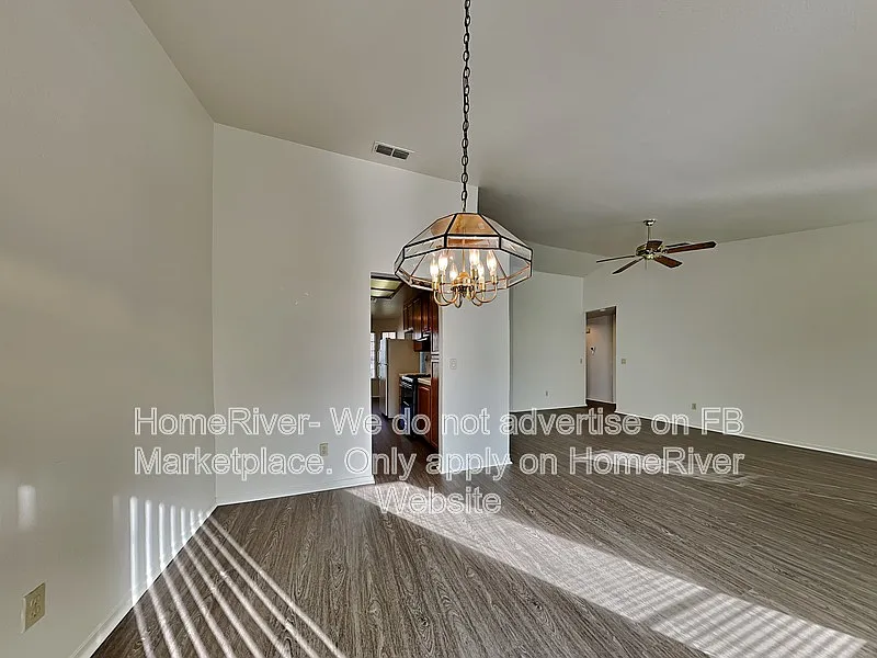 3 bed, 2.0 bath, 1289 sqft, $2,350 — Photo 3