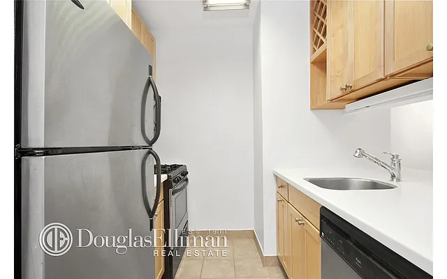 Sold by Douglas Elliman | media 15