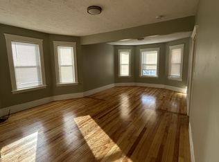 18 Plantation St #3, Worcester, MA 01604