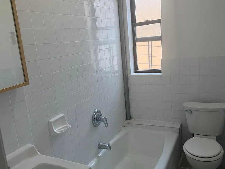 566 W 190th St #5C — Photo 3