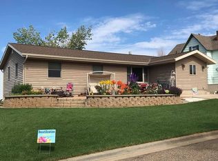 165 3rd Ave NE, Beach, ND 58621