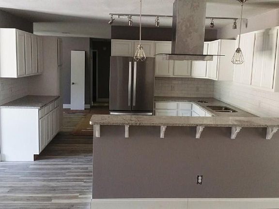 2nd image of 700 Briarwood Dr