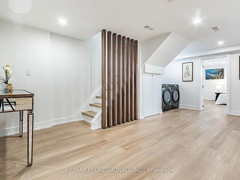 48 Lloyd Manor Rd #LOWER — Photo 4