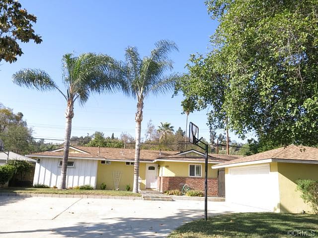 1st image of 1221 Douglass Dr