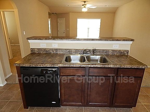4th image of 2604 W Imperial St