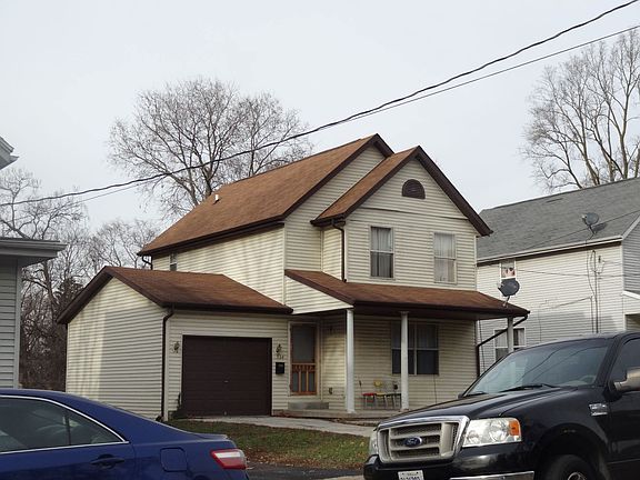 3rd image of 924 N Winnebago St