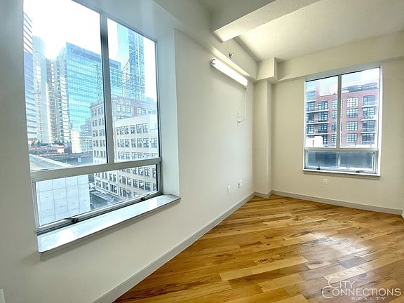 3rd image of 2928 41st Ave APT 602