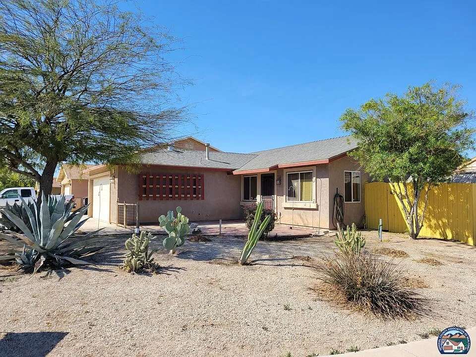 3 bed, 2.0 bath, 1280 sqft, $2,200 — Photo 2