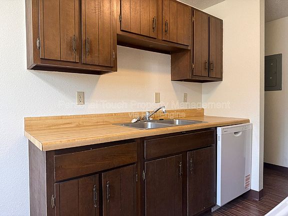 4th image of 212 9th Ave S Unit 3