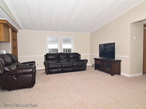 4th image of 107 Holiday Ct