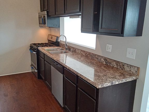 4th image of 2319 E 70th Pl Unit 2