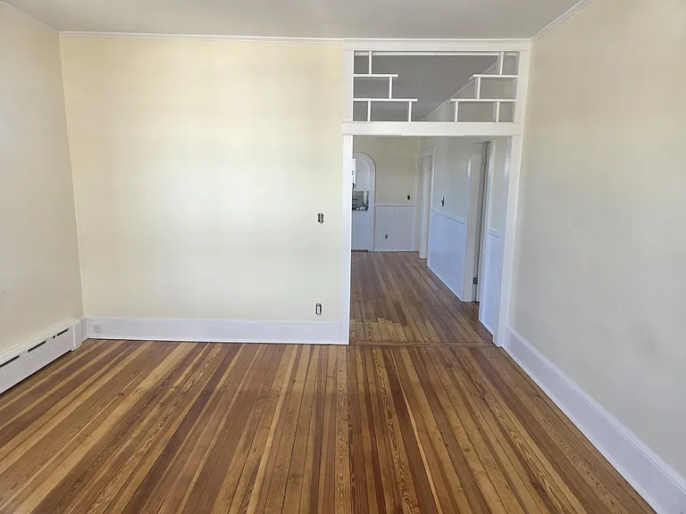 19 Stephen St #2 — Photo 4