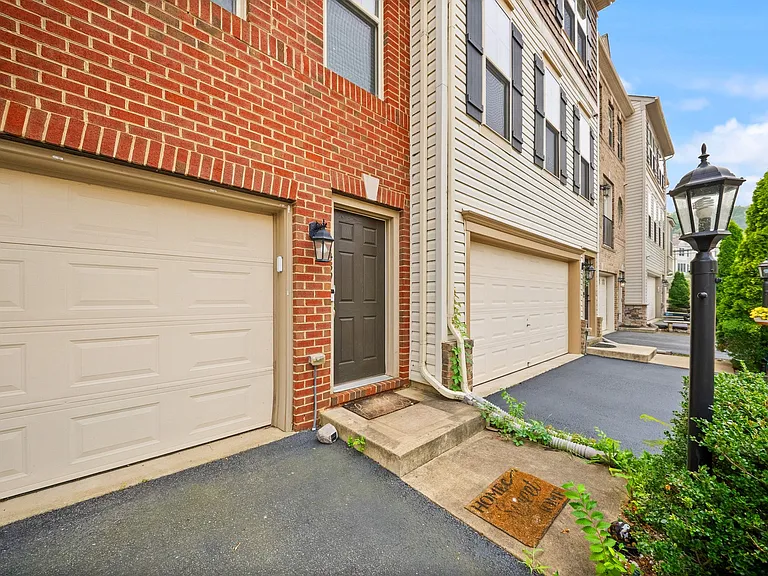 1439 Occoquan Heights Ct — Photo 6