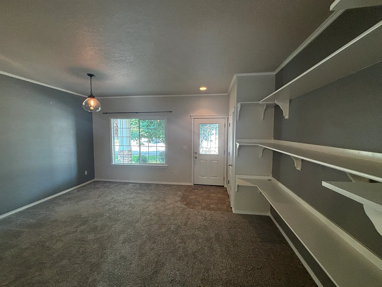 4 bed, 2194 sqft, $2,550 — Photo 2