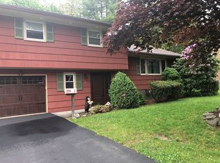7 Derby Ln, Waldwick, NJ 07463