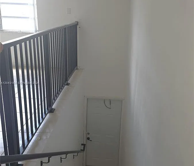 3519 SW 17th Ter #3519 — Photo 2