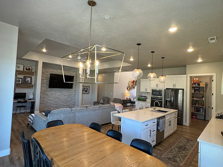 1871 W 740 South Cir — Photo 7