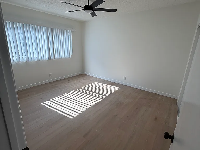 2733 Montrose Ave #7 — Photo 13