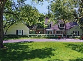 209 Dickens Rd, Northfield, IL 60093