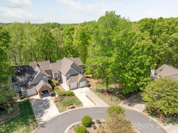 9012 Saint Thomas Ln, Charlotte, NC 28277