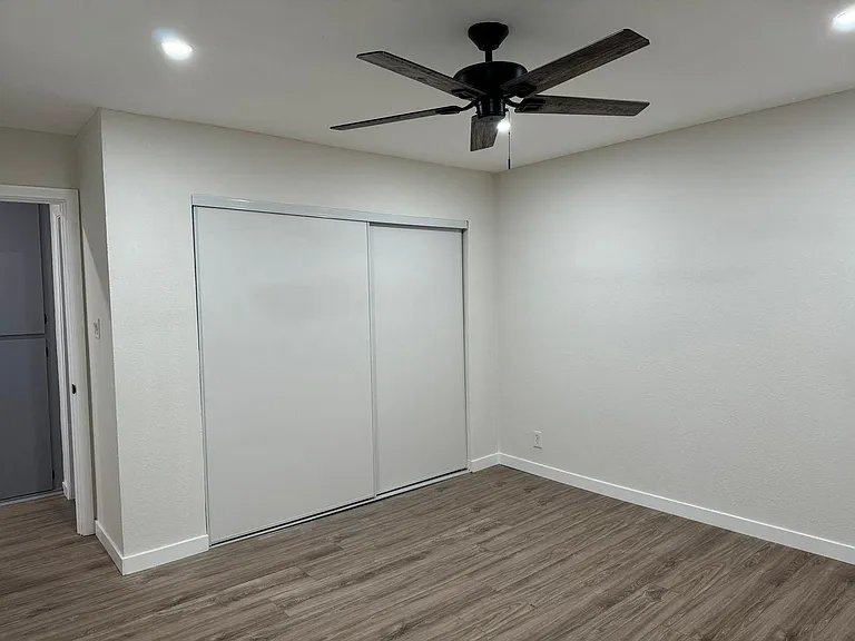 7424 Haskell Ave — Photo 8