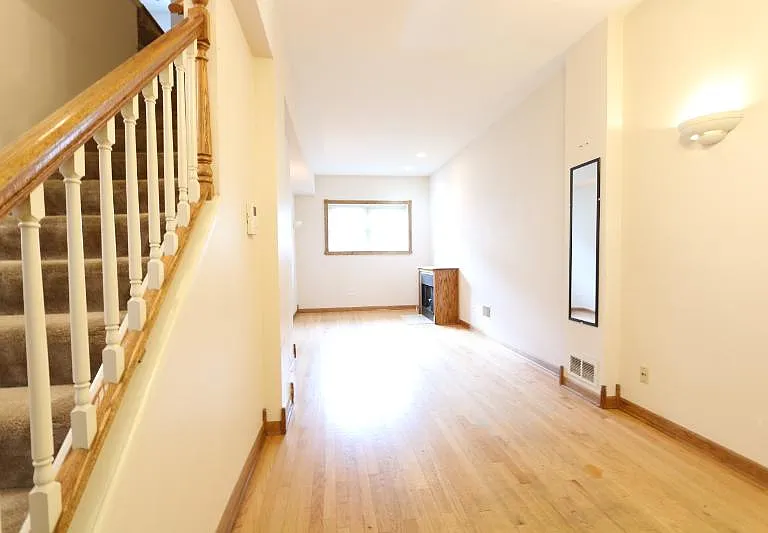 1257 W Flournoy St #1R — Photo 9