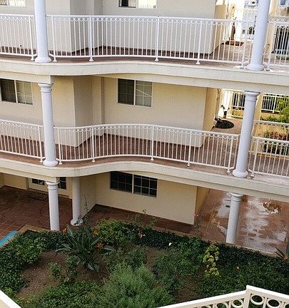4th image of 530 W Stocker St Unit 302