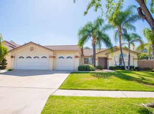 704 Walnut Ln, Corona, CA 92881