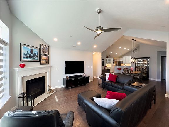 2nd image of 3406 Tudor Dr