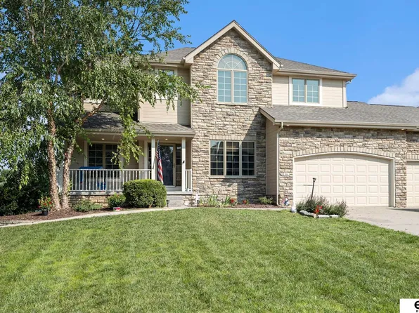 2231 Crystal Creek Dr, Papillion, NE 68046