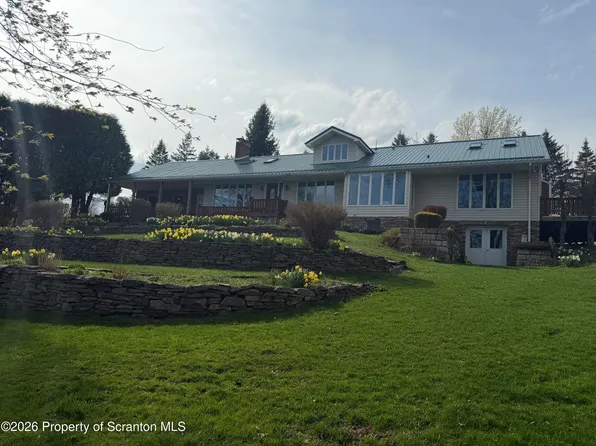 11 Mizianty Ln, Waymart, PA 18472