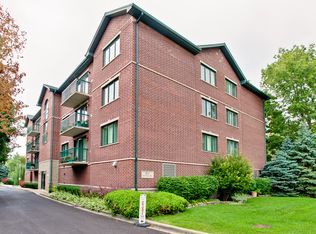 511 N Cass Ave APT 2A, Westmont, IL 60559