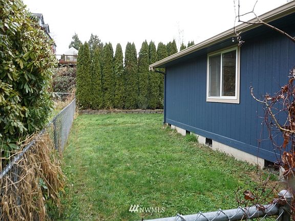 3rd image of 1221 Smithson