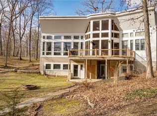 8996 E South Circle Dr, Effingham, IL 62401