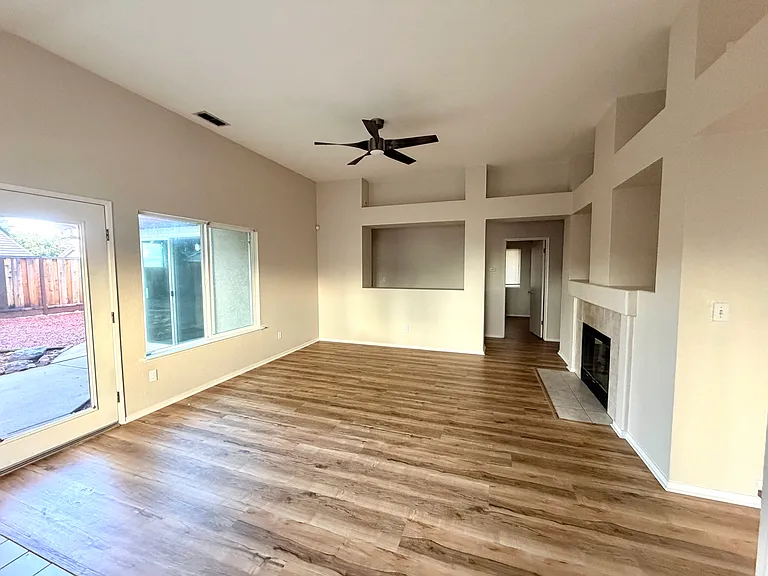 4901 Hillridge Way — Photo 7