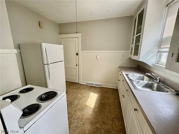 5th image of 1363 Cranford Ave