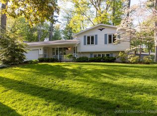 1267 Mapleview St SE, Kentwood, MI 49508