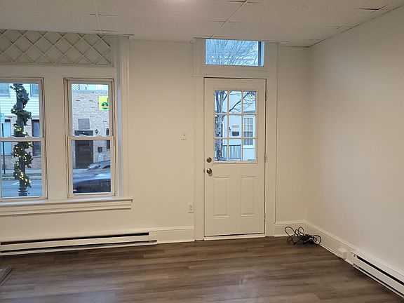 4th image of 201 E Franklin St #3