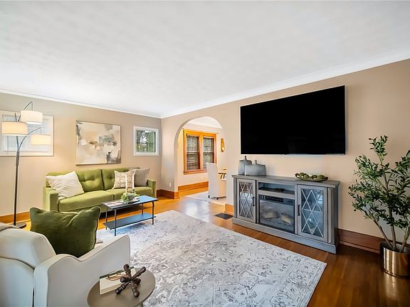 5th image of 101 Bonesteel St
