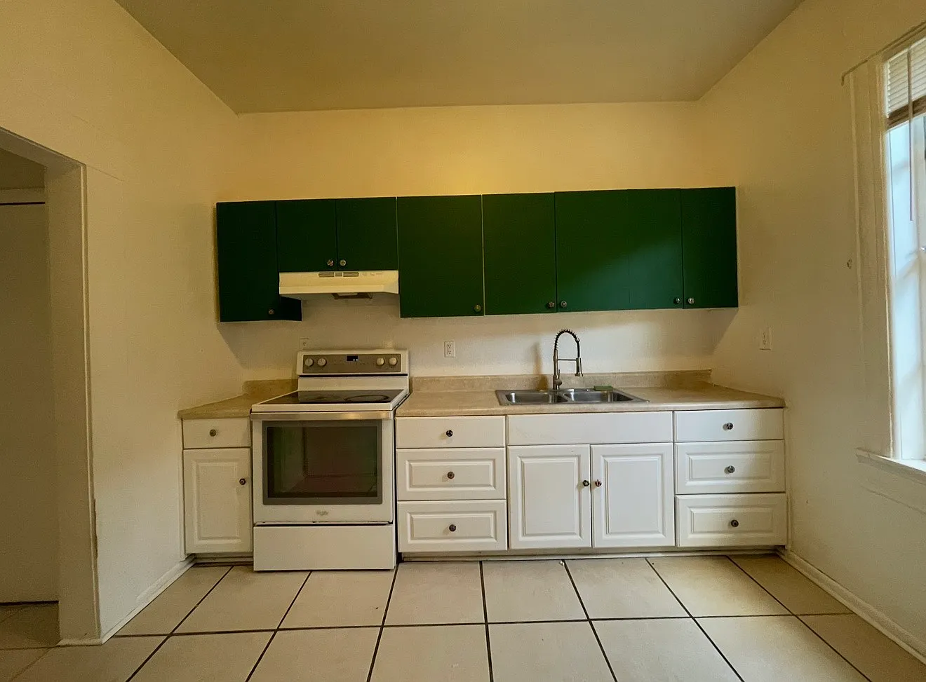 3 bed, 1198 sqft, $1,990 — Photo 3