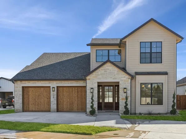 208 Pecan St N, Roanoke, TX 76262