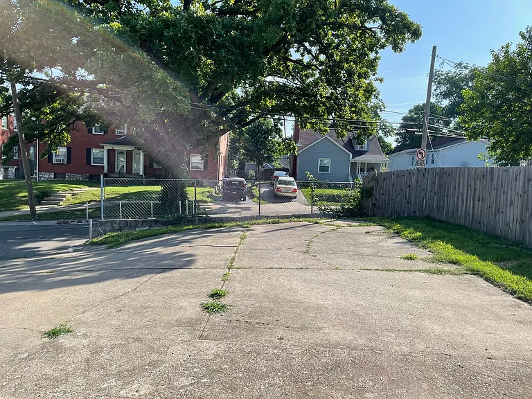 161 E Loudon Ave — Photo 14