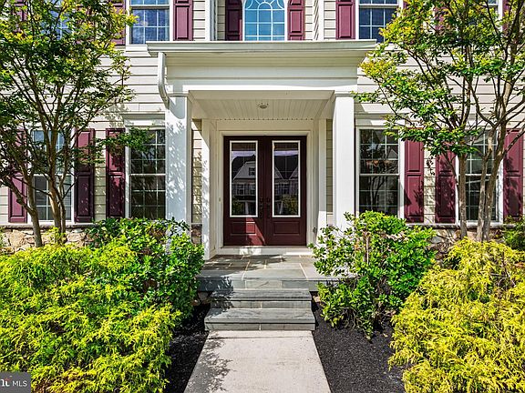 3rd image of 708 Stonecliffe Rd